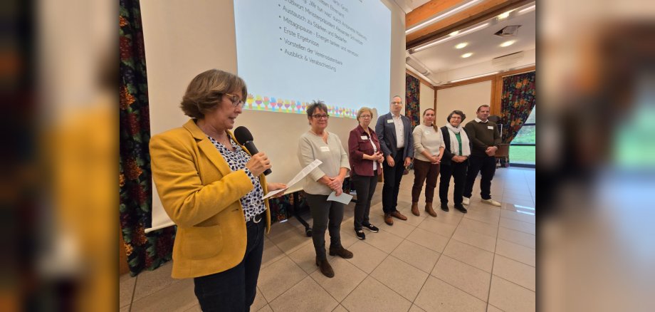 Bildbeschreibung von links nach rechts: Antoinette Malkewitz, Daniele Darmstadt; Ulrike Franz, Michael Funck; Beatrice Helfenbein; Gabi Peter; Martin Groth